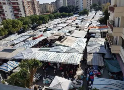 Assalto a spiaggia e mercatini: ecco Palermo in zona arancione