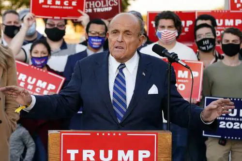 Assalto alle elezioni del 2020. Donald grazia Giuliani e alleati. "Fine di una grave ingiustizia"