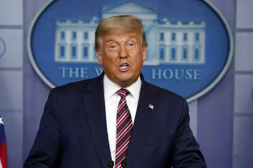Trump insiste sui brogli. Il pressing per la "resa"