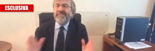 Il commissario di Conte delira: "Per prendere il Covid devi usare la lingua"