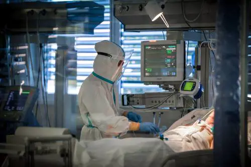 In ospedale è record di malati Covid: "Pochi giorni, poi è la fine"