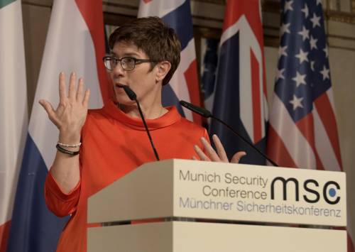 Ora si muove la flotta tedesca: la Merkel penetra nel Pacifico