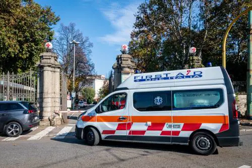 Scooterista ferito: oltre due ore a terra ad aspettare l’ambulanza