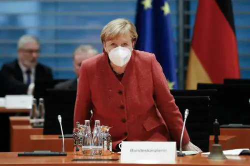 In Ue zone rosso scuro e  limiti agli spostamenti