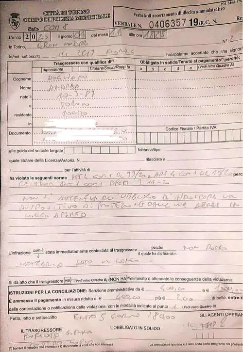 Risponde al cellulare per strada Scatta maxi multa da 400 euro