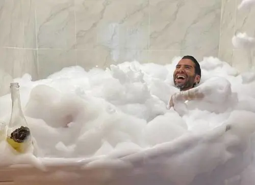 "Noi al massimo un bidet ci possiamo fare", Federico Fashion Style fa infuriare i fan