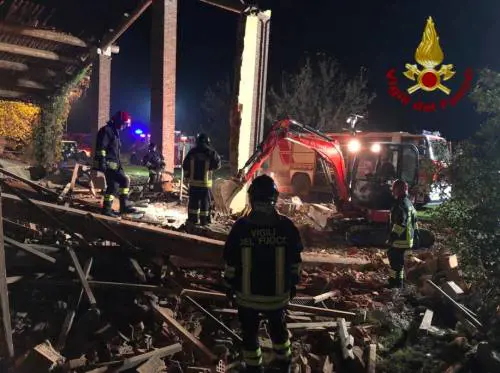 I vigili del fuoco morirono nello scoppio doloso, il giudice: "Furono imprudenti"