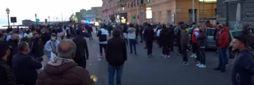 A Napoli centinaia in piazza: proteste contro la zona rossa