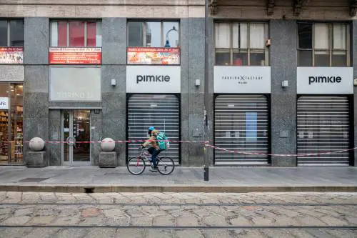Il weekend? Meglio in casa. No a lungomare e giri in centro
