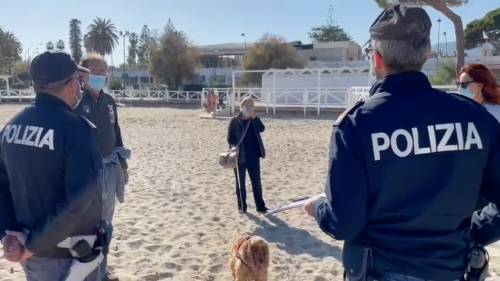 Il bagno, il sole e poi le multe: l'amara sorpresa sulla spiaggia