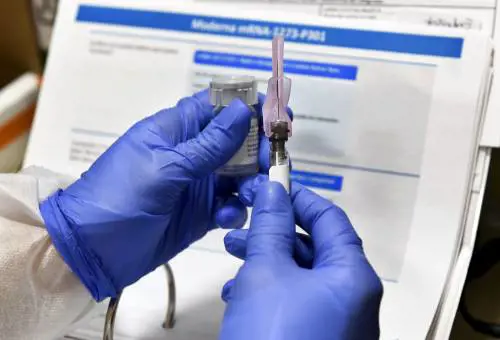 Vaccini, finalmente un piano. Si parte con ospedali e Rsa