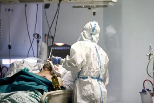 Contagi stabili sopra i 20mila, lieve calo di decessi e ricoveri