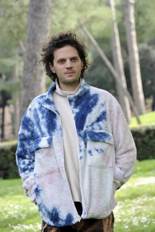 "Gli indifferenti" rinascono dalle loro ceneri. Ecco il film sulla borghesia del terzo millennio