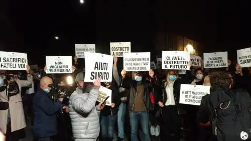 Commercianti esasperati dalla crisi: "Faremo lo sciopero fiscale"