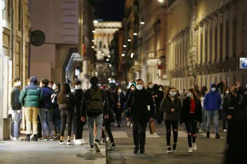 Spostamenti e ricongiungimento familiare: le regole del Dpcm di Natale