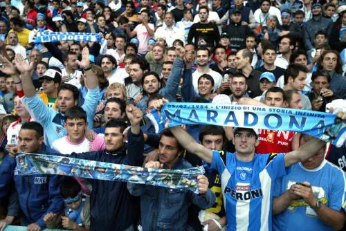 Napoli, la seconda mamma. Culla della vita spericolata