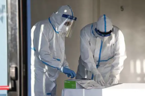 La profezia sulla terza ondata: “Cosa succede senza vaccino”