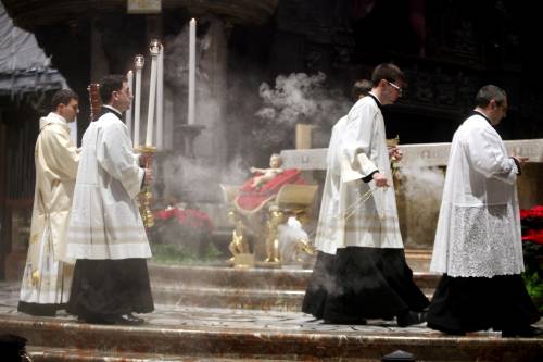 I vescovi sfidano la Ue: "Pregheremo nelle chiese"