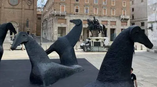 Collezioni, influencer, "artcoin". Serve aria nuova al museo