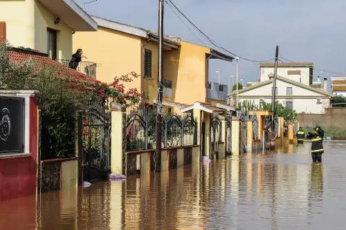 Un'ondata di fango travolge la Sardegna: tre morti e dispersi