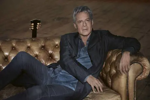 Baglioni in stile "vintage". "Ho riscoperto l'energia che avevo negli anni '70"