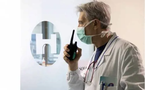 Coronavirus, pochi tamponi e il tasso di positività sale al 17,6%