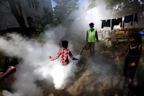 C'è una strana malattia in India. Centinaia di persone ricoverate