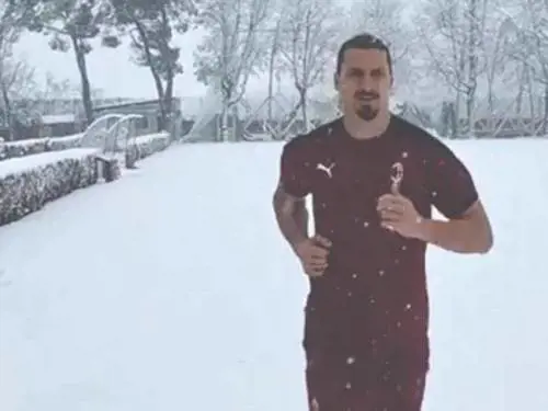 Ibra come Rocky, corre sotto la neve: ''Provate a fermarmi...''