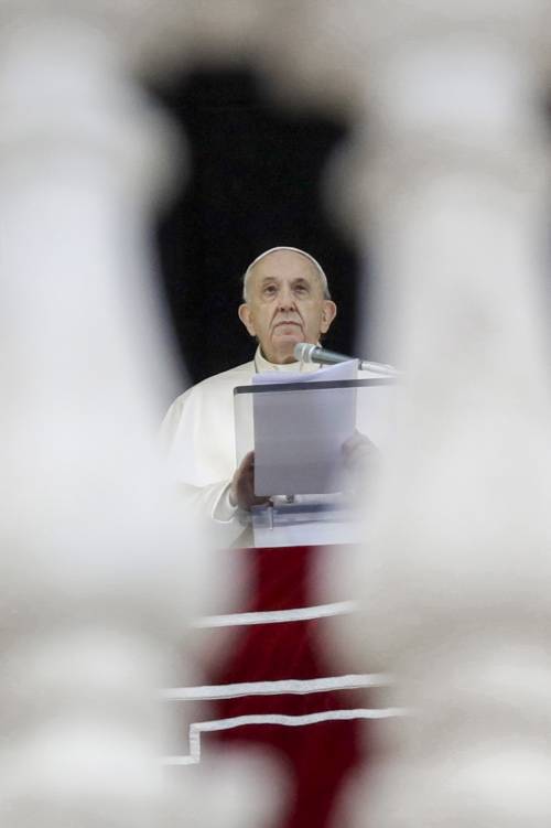Papa Francesco anticipa la Messa per il Natale: spunta un nuovo orario