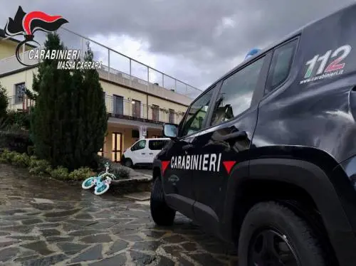 Inchiesta sui minori in affido. "Quei bimbi affamati e schiacciati per terra per punizione"
