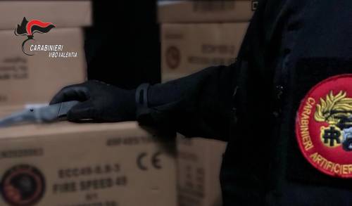 Maxi sequestro di fuochi pirotecnici nel Vibonese: denunciata una donna di Soriano