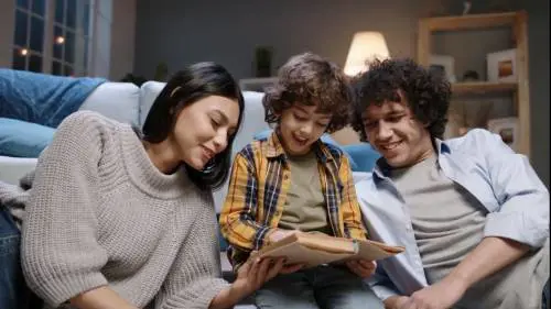 Ora il governo promuove la lettura dei giornali con uno spot 