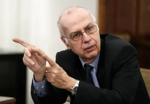 L'Rt scende ancora ma resta l'allerta. Ora in zona gialla 50 milioni di italiani