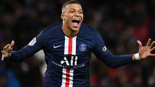 Il calcio da romanzo sotto la Torre Eiffel