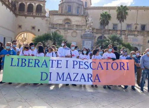 Ecco la strada per liberare i pescatori in Libia. Un legale di Bengasi e una multa da pagare