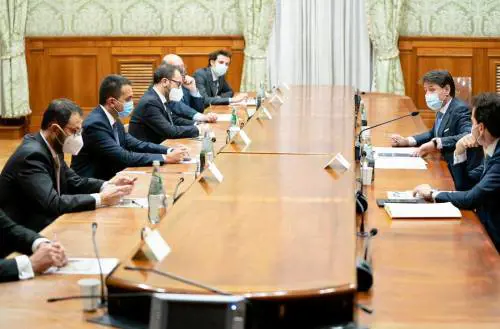 "Alleati bugiardi", "Provocate". Volano coltelli nel governo