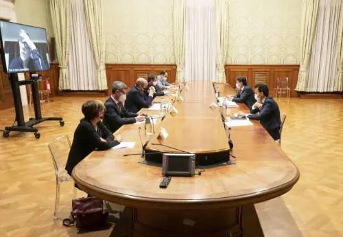Giuseppi sta a galla con il salvagente di Mattarella: "Concedi qualcosa"
