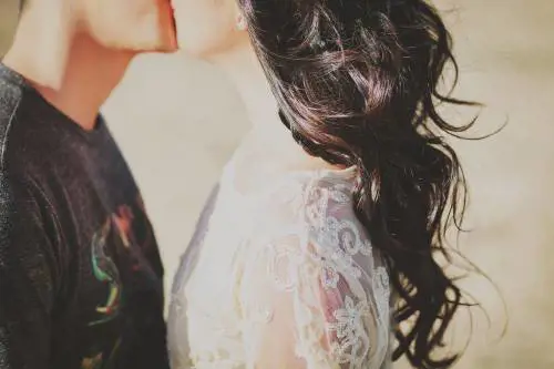 Il primo bacio (virtuale) ai tempi del Covid