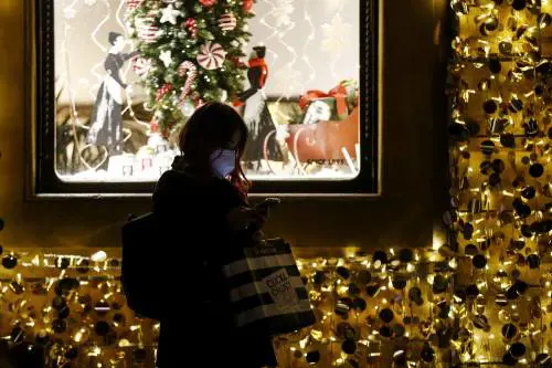 Sul Natale in Europa tira aria di lockdown. Allarme degli esperti in Svezia e Svizzera