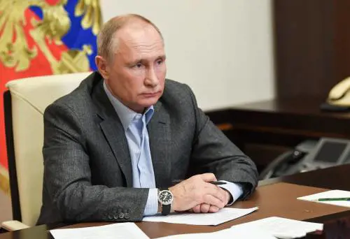 Lo schiaffo di Putin che replica a Biden "L'assassino è lui. Ora resti in salute"
