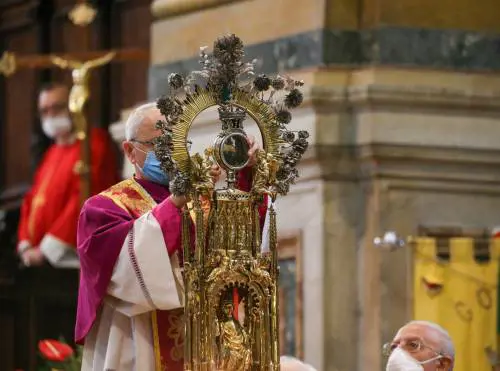 "San Gennaro? Sangue è solido" Cosa significa: tutti i "presagi"