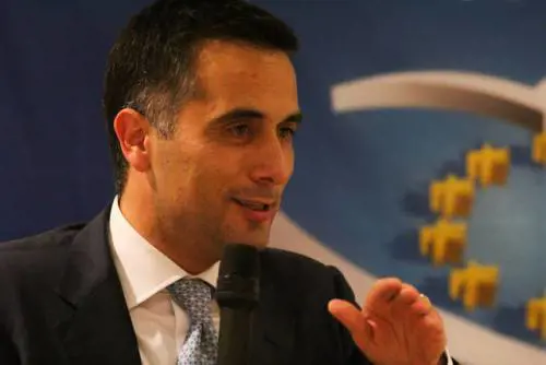 La politica nello spazio: ecco chi è Massimiliano Salini