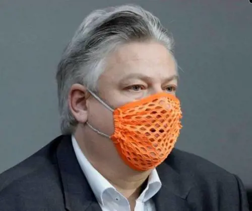 Ricoverato deputato AfD negazionista. Si era recato in parlamento con una "mascherina bucata"