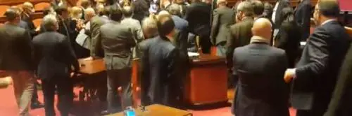 Dl migranti, è "guerra" in Aula Occupati i banchi del governo