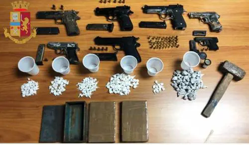 Orrore nelle case popolari: cadavere nello scantinato