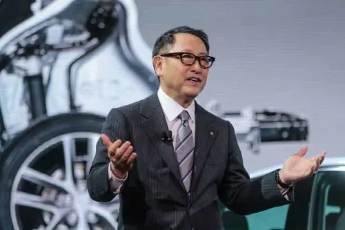 Il realismo della Toyota e i sogni chic
