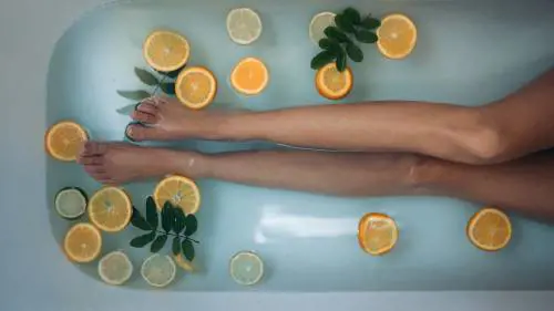 Gambe e massaggi fai da te: cure e rimedi naturali