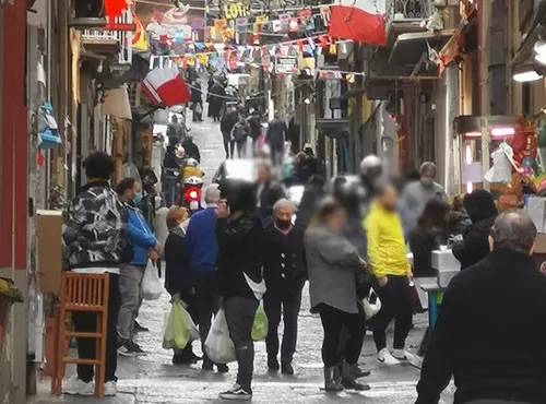 De Luca soffoca la Campania, ma non l’illegalità