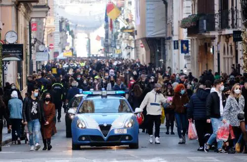 Spostamenti e visite ad amici: a Natale si rischia una stangata di multe