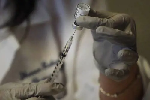 Ecco che cosa succede 8 mesi dopo la vaccinazione anti Covid